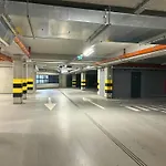 Przy Rynku Z Tarasem I Parkingiem - Blisko Prezero Arena *