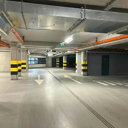Przy Rynku Z Tarasem I Parkingiem - Blisko Prezero Arena *